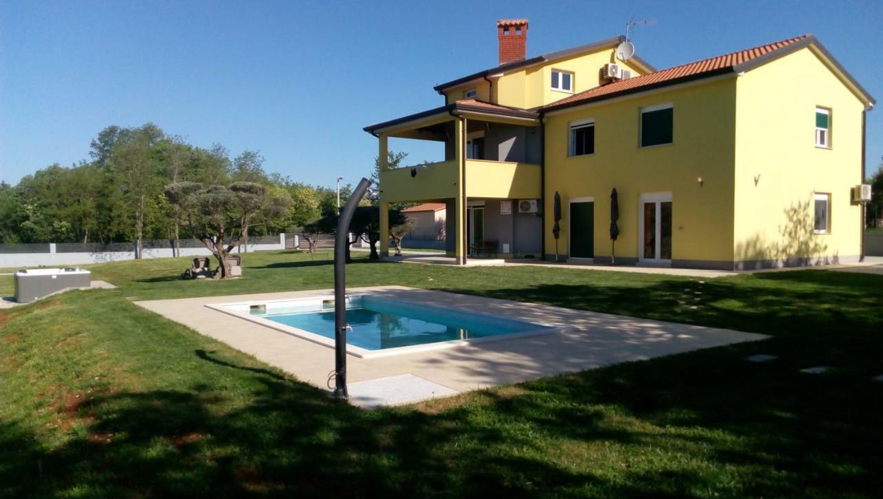 Villanova Apartments Porec Bagian luar foto